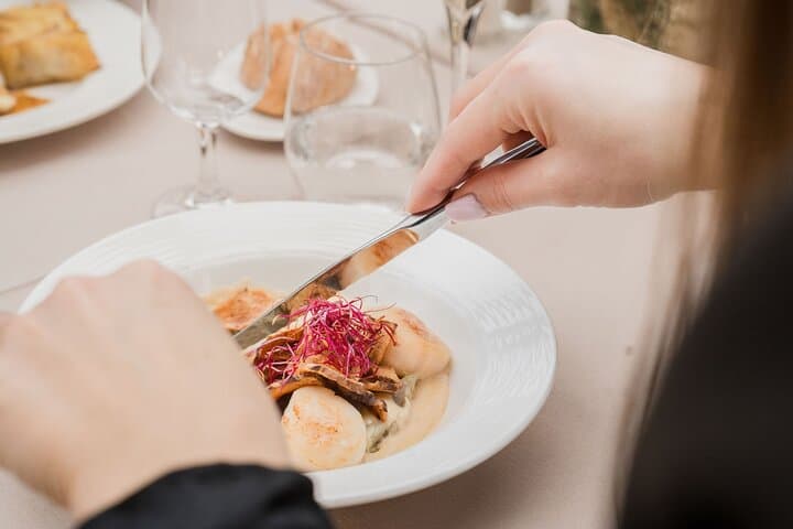 Romantic Seine Proposal Cruise on Bateaux Mouches with Dinner & Champagne photo 4