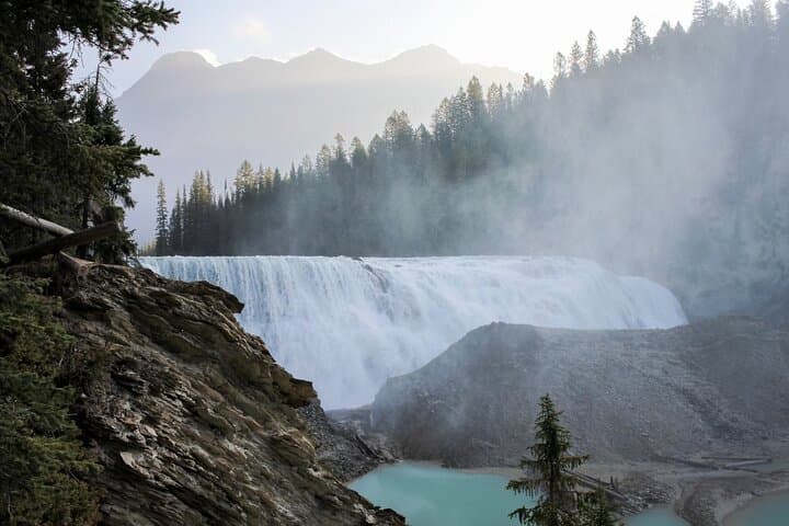 4-Day Banff Yoho Jasper Tour: Lake Louise, Columbia Icefield & Emerald Lake photo 2