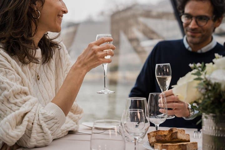 Seine Dinner Cruise in Paris: Romantic Valentine's Day on a Bateaux-Mouches