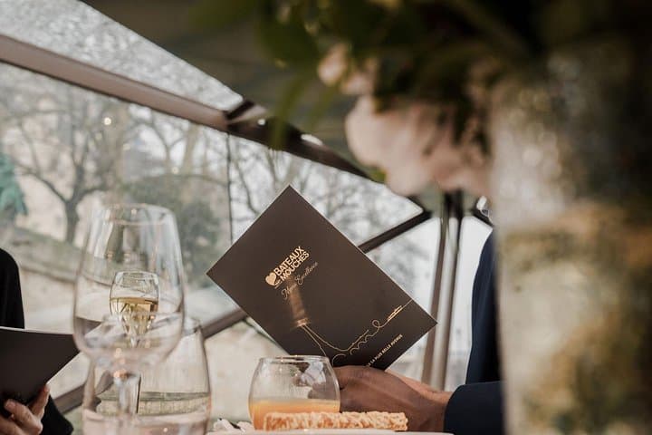 Seine Dinner Cruise in Paris: Romantic Valentine's Day on a Bateaux-Mouches photo 3