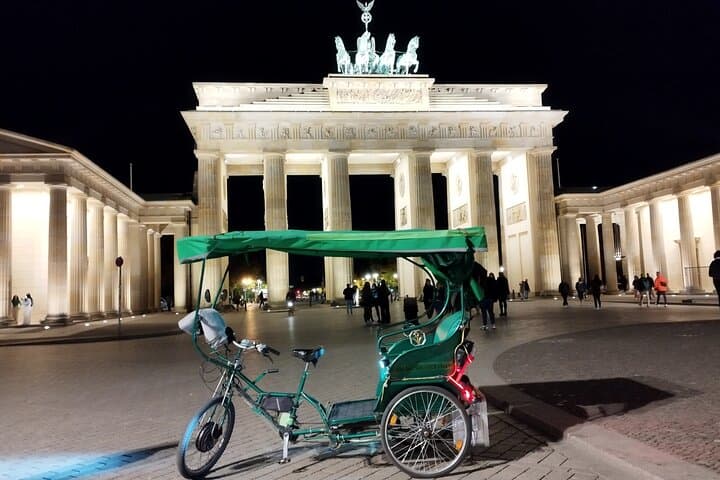 Berlin After Dark: Private Rickshaw Tour of Illuminated Landmarks