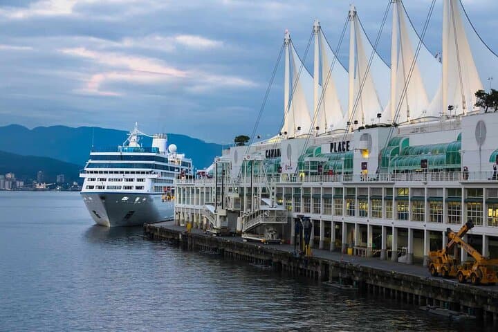Post-Cruise Vancouver Private Car Tour: Stanley Park, Granville Island & Gastown in 3–4 Hours photo 5
