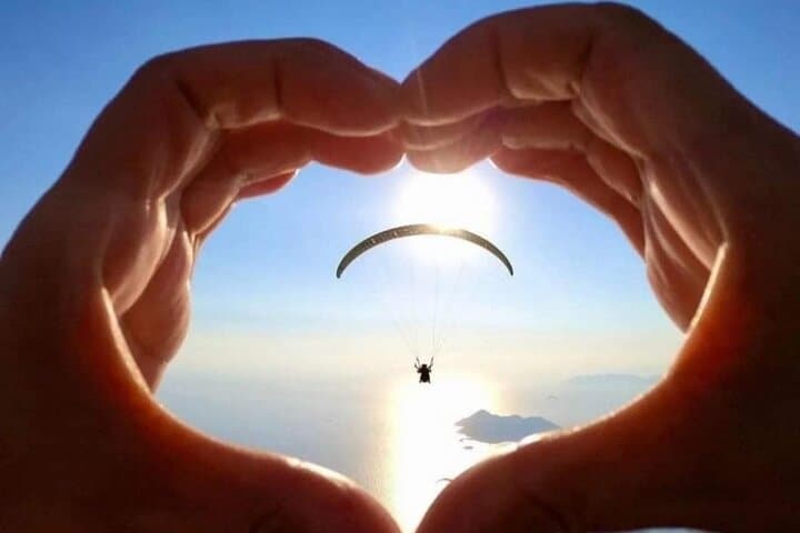 Tandem Paragliding Over Niterói: 20-Min Flight Above Guanabara Bay photo 5