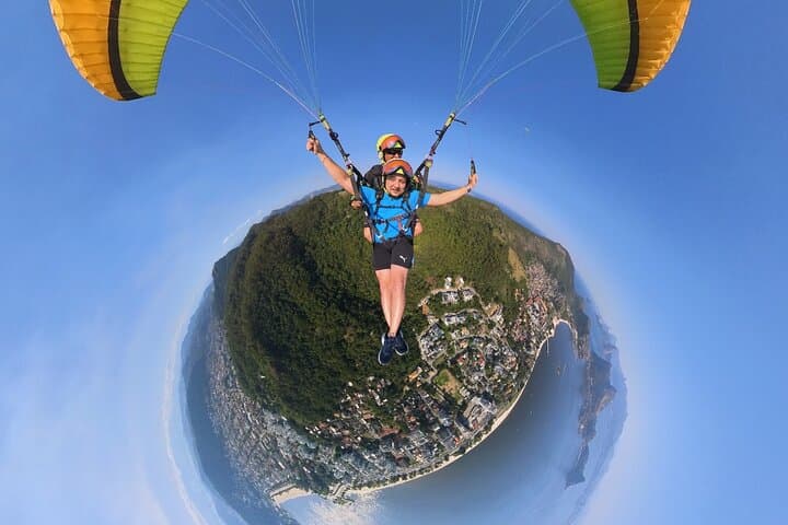 Tandem Paragliding Over Niterói: 20-Min Flight Above Guanabara Bay photo 6