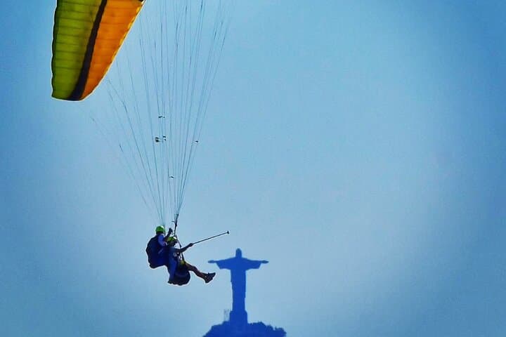 Tandem Paragliding Over Niterói: 20-Min Flight Above Guanabara Bay