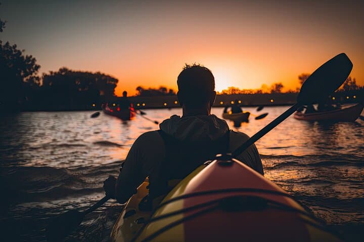 Al Thakira Mangrove Kayaking Adventure with Transfer — Paddle Qatar’s Purple Island photo 4