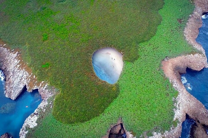 Explore Playa del Amor: Speedboat Snorkeling to Marietas' Hidden Beach photo 5
