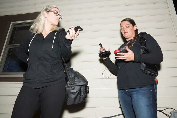 Williamsburg Ghost Hunt: Edge of Midnight Witching Hour Tour with Gear