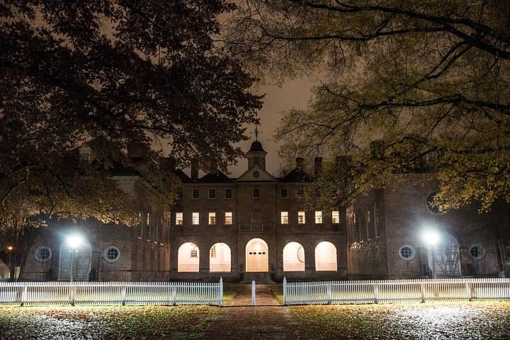 Williamsburg Ghost Hunt: Edge of Midnight Witching Hour Tour with Gear photo 6