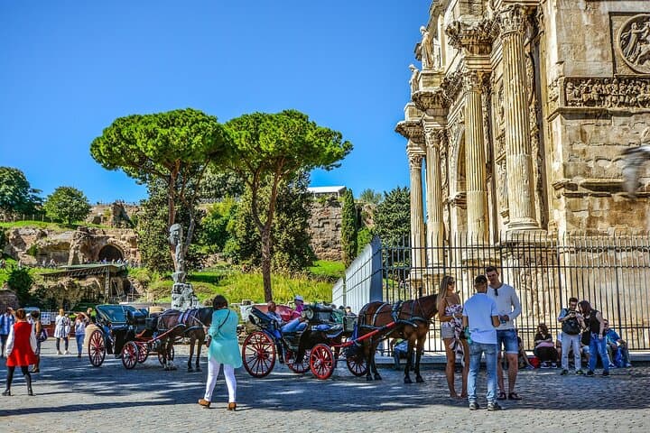 External Colosseum Walking Tour: Rome’s Iconic Facades and Arches photo 2