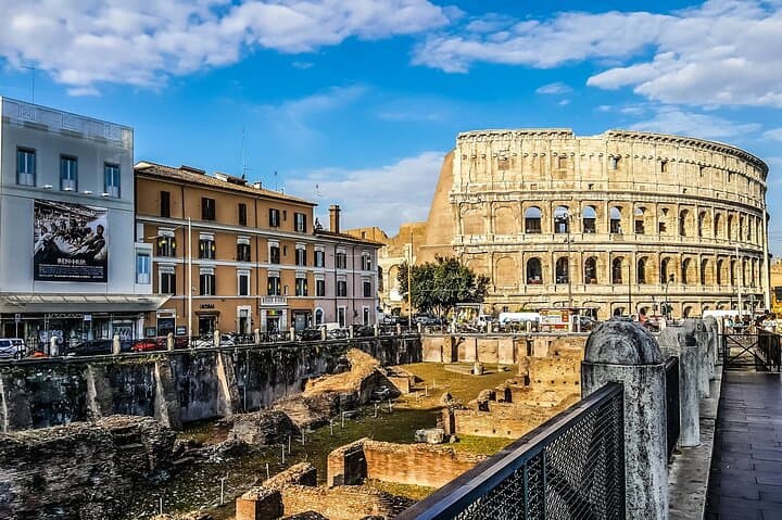 External Colosseum Walking Tour: Rome’s Iconic Facades and Arches photo 3
