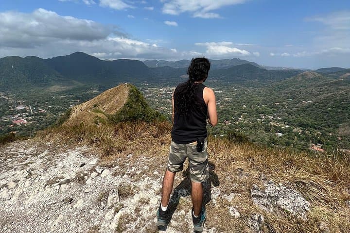 Sunrise Hike to Cerro Cariguana in El Valle de Antón: Panoramas and Local Trails