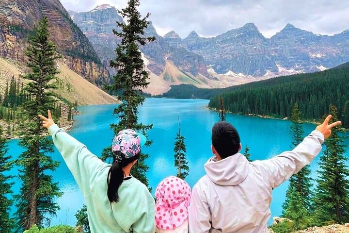 Exploring Moraine Lake & Lake Louise: Morning and Sunset Tours from Banff and Canmore
