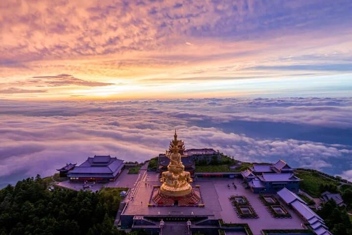 7-Day Sichuan Classic: Jiuzhaigou, Huanglong, Mount Emei & Chengdu Pandas photo 2