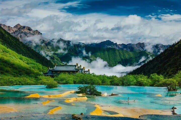 7-Day Sichuan Classic: Jiuzhaigou, Huanglong, Mount Emei & Chengdu Pandas photo 3