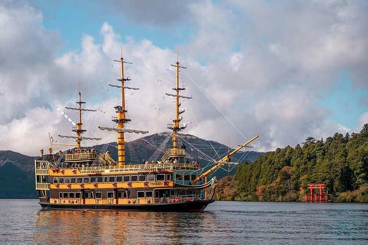 One-Day Hakone Private Tour: Ropeway, Lake Ashi Cruise & Onsen from Tokyo photo 5
