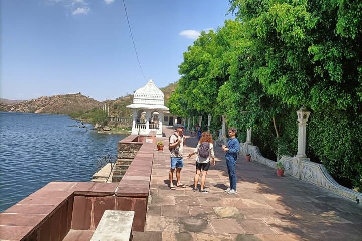 Private Full-Day Udaipur Tour: City Palace, Lake Pichola & Temples photo 3