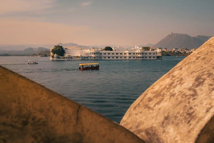 Private Full-Day Udaipur Tour: City Palace, Lake Pichola & Temples photo 4