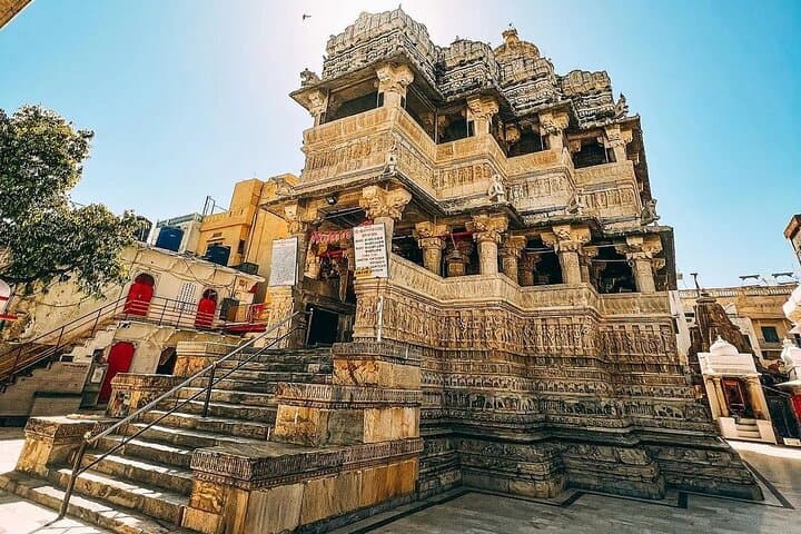Private Full-Day Udaipur Tour: City Palace, Lake Pichola & Temples photo 2