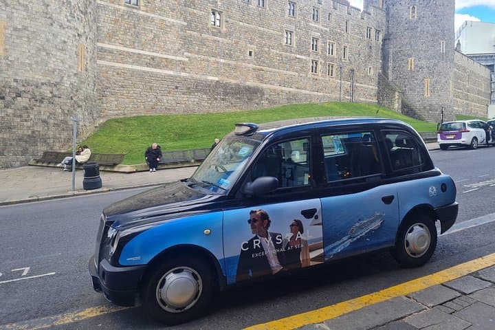 Windsor Private Black Cab Tour from Central London: Castle, Crooked House & Great Park photo 3