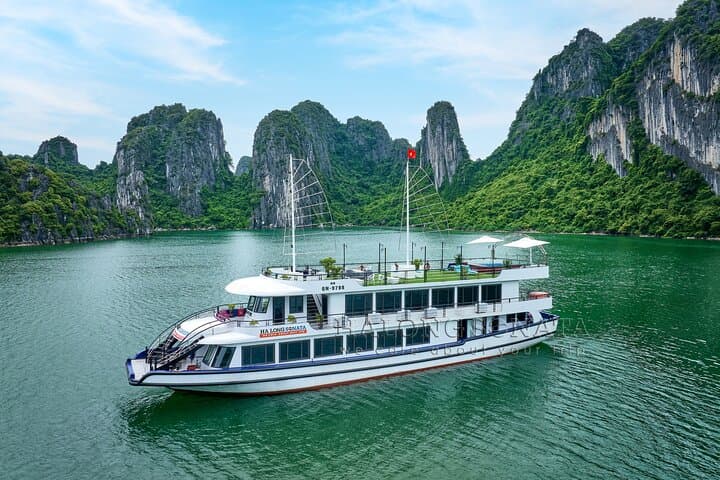 Halong Bay One-Day Cruise from Hanoi — Seafood, Kayaks & Titop Island photo 2