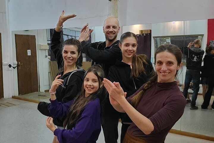 Learn Flamenco in Seville: Beginners' One-Hour Dance Class photo 6