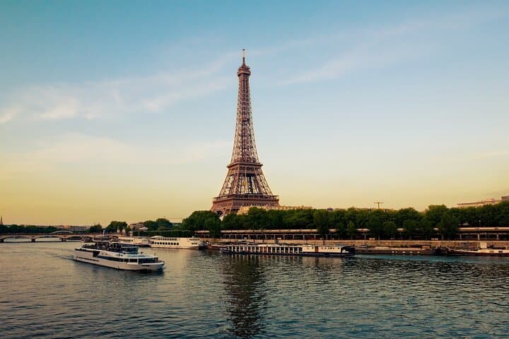 Half-Day Walking Tour: Unseen Sights of Paris — Montmartre to the Louvre photo 3