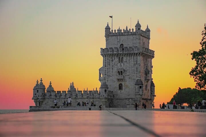 Porto to Lisbon Private Transfer with Up to 3 Stops — Aveiro, Coimbra, Fátima, Óbidos, Nazaré