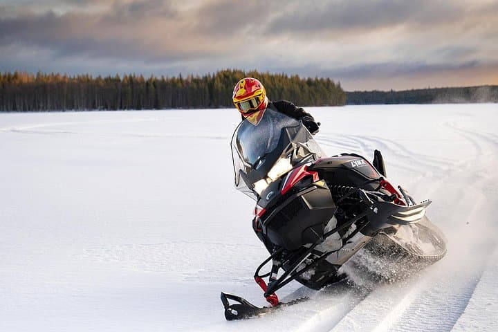 Snowmobile and Husky Safari in Lapland: Arctic Wilderness Adventure photo 4