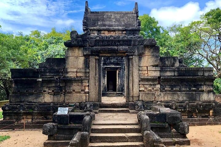 Sigiriya & Dambulla Day Tour: Climb Lion Rock and Visit the Dambulla Cave Temples photo 2