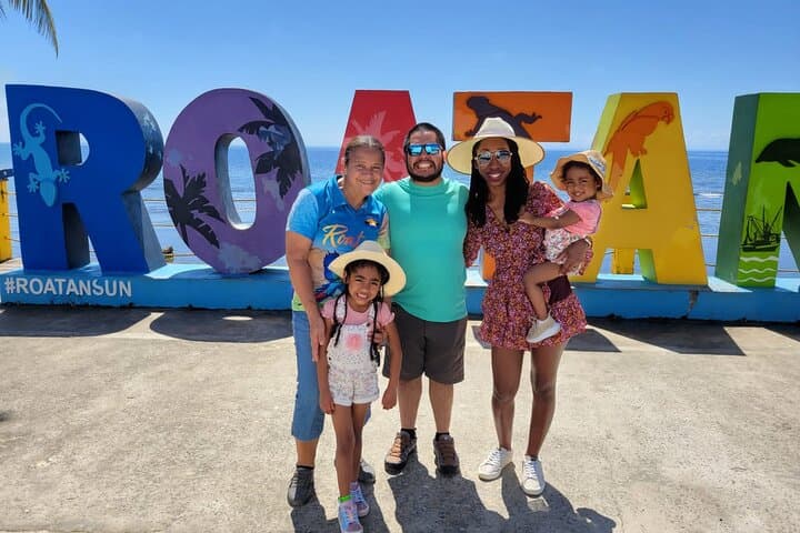 Roatán Private Custom Tour: Chocolate, Rum & Island Culture