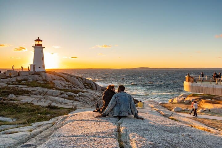 Peggy’s Cove & Halifax Essentials: Lighthouse Views, Citadel History, and Titanic Memorial Tour