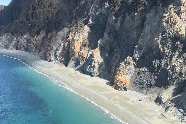 Seward Scenic Helicopter: 30-Min Flight Over Bear Glacier