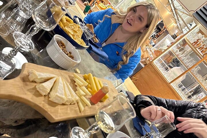 Paris Cheese Tasting & Wine Pairing — 2-Hour Gourmet Tour in Central Paris photo 2