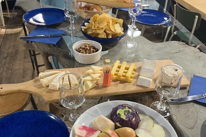 Paris Cheese Tasting & Wine Pairing — 2-Hour Gourmet Tour in Central Paris photo 3