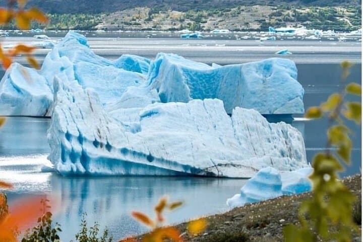 Helicopter to Bear Glacier Lagoon: Seward Ocean & Icebergs 1.5‑Hour Flight with Two Landings photo 2