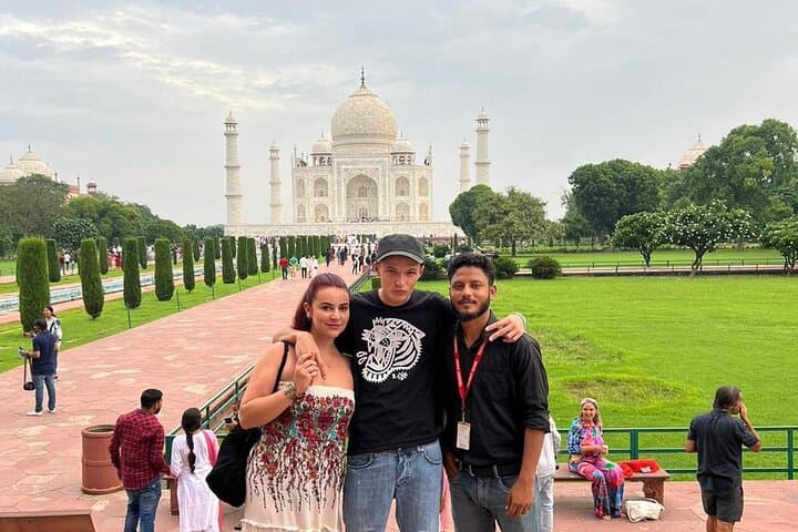 Same-Day Taj Mahal & Agra Fort Private Tour from Jaipur by Car photo 5