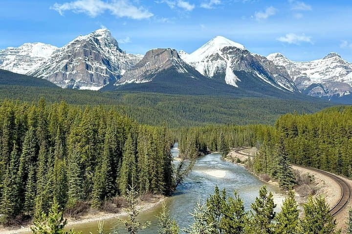 Private Tour: Calgary to Lake Louise and Moraine Lake Day Trip photo 3