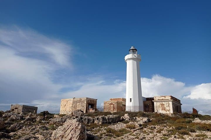 Siracusa Coastal E‑Bike Tour: Ortigia Views, Plemmirio Lighthouse & Ognina Harbor photo 4