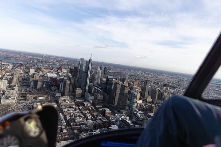 Skyline and River Views: Downtown Philadelphia Helicopter Tour