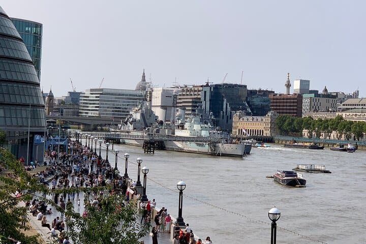 Tower of London Self-Guided Walking Tour & Scavenger Hunt — 3.4 km Historic Thames Route photo 3