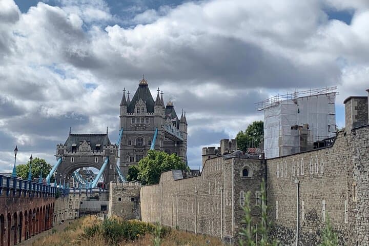 Tower of London Self-Guided Walking Tour & Scavenger Hunt — 3.4 km Historic Thames Route photo 2