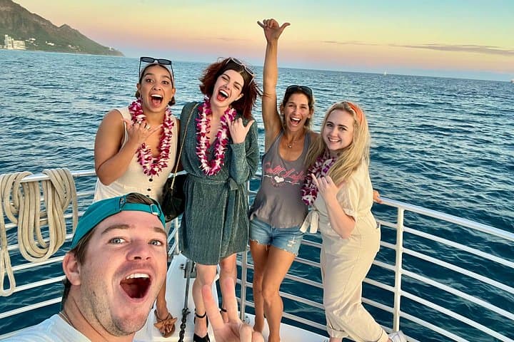 Waikiki Sunset Cruise: Golden Hour Cocktail Cruise from Kewalo Basin