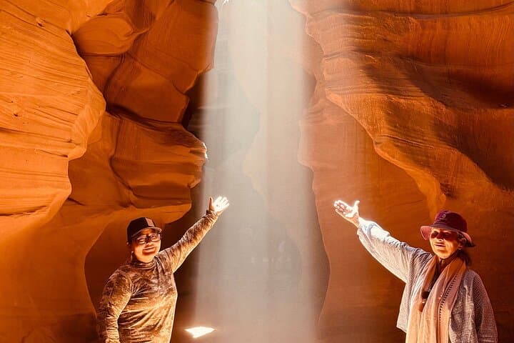 Antelope Canyon: A Half-Day Tour Through Upper Light Beams and Lower Ladders