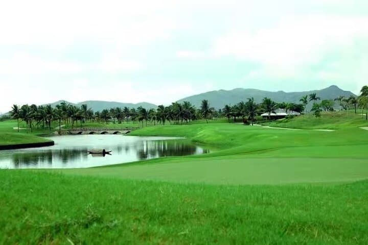 Tee Off at Sanya Yalong Bay Golf Club: 18-Hole Tee Time Guide photo 4
