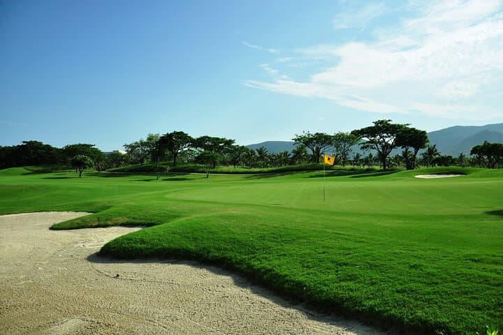 Tee Off at Sanya Yalong Bay Golf Club: 18-Hole Tee Time Guide photo 5