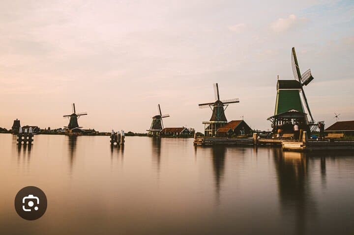 Private Amsterdam Day Tour: Zaanse Schans Windmills, Volendam & Kasteel de Haar photo 2