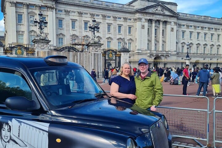 Maximize a London Layover: Private Black Cab Tour from Heathrow