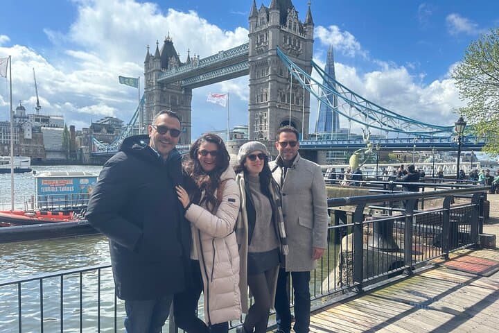Maximize a London Layover: Private Black Cab Tour from Heathrow photo 2