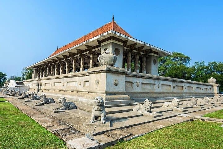 Full-Day Negombo and Colombo Highlights: Fish Market, Temples & Parks